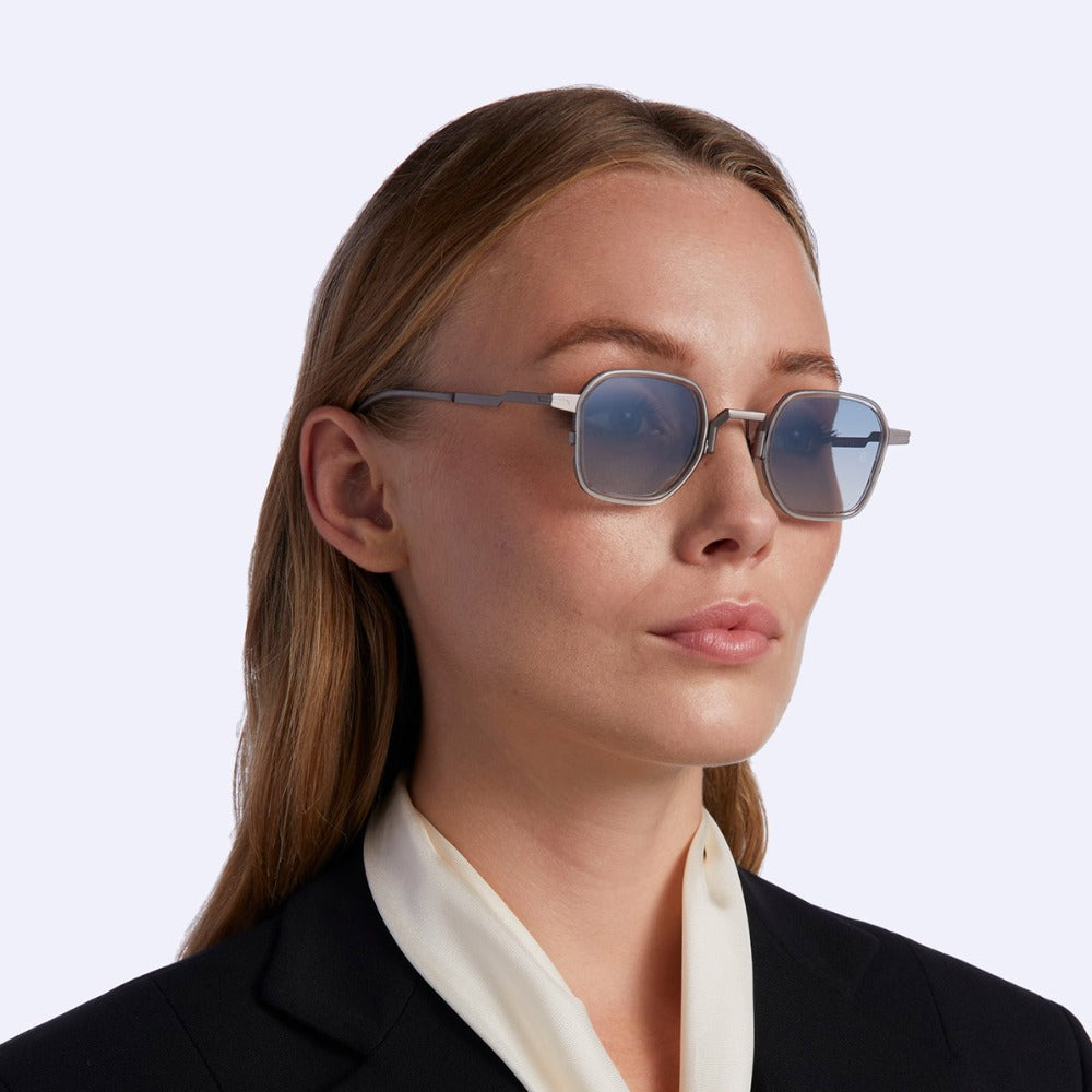 Richard Gun Crystal Black With Grad Grey Lenses