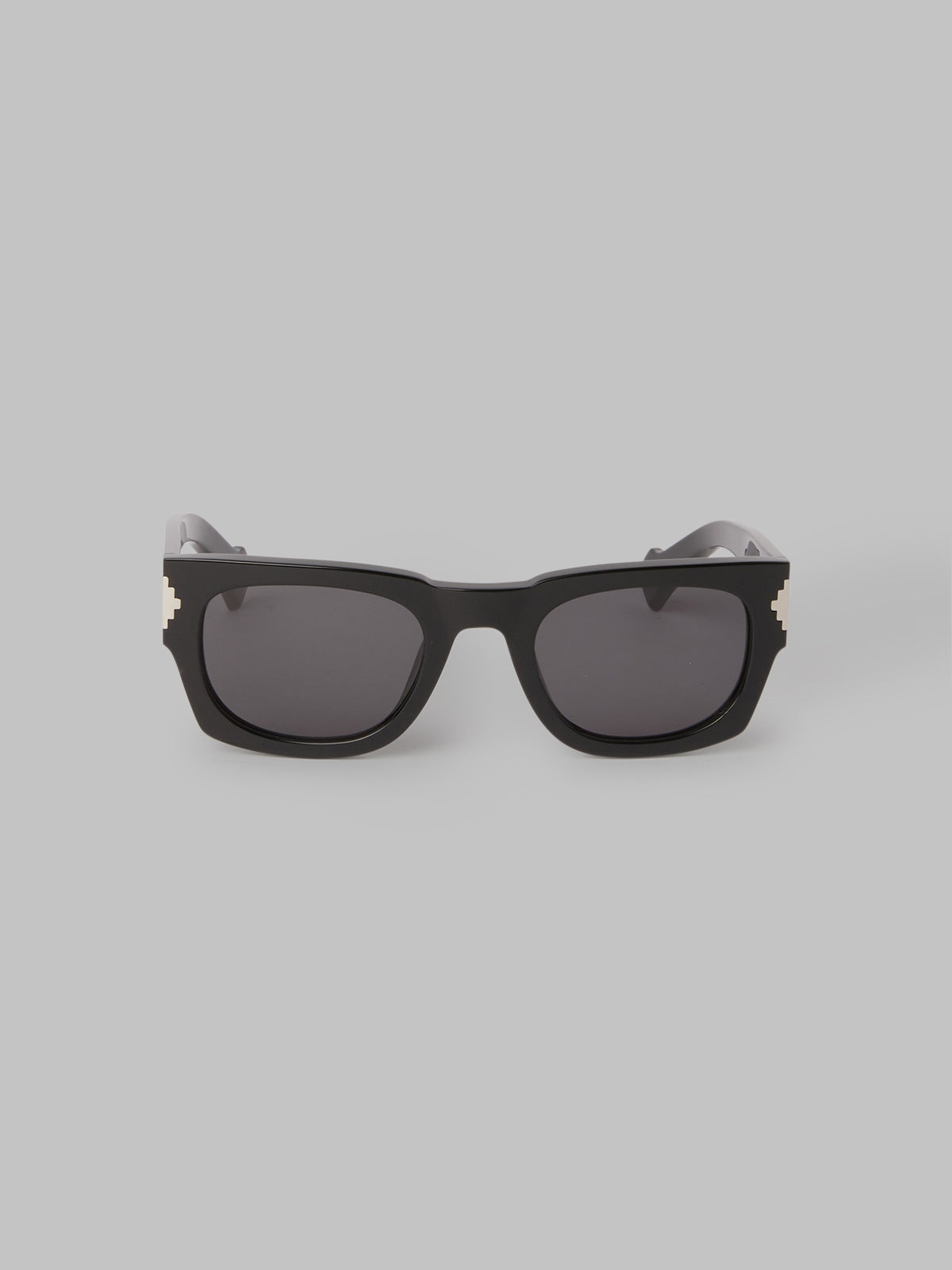 calafate black dark grey
