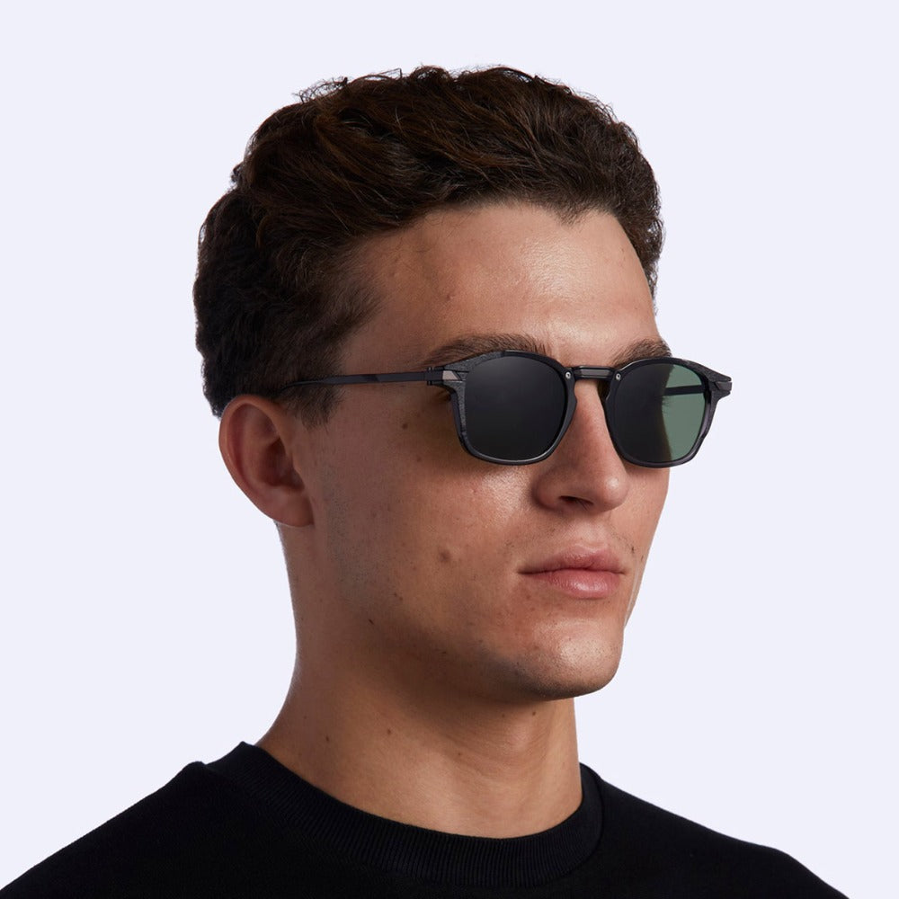 AM02 F Black With Flash Green Lenses