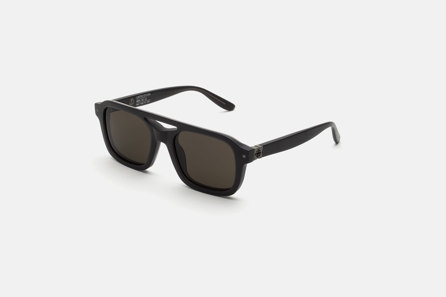 Vinicio Shadow Matte