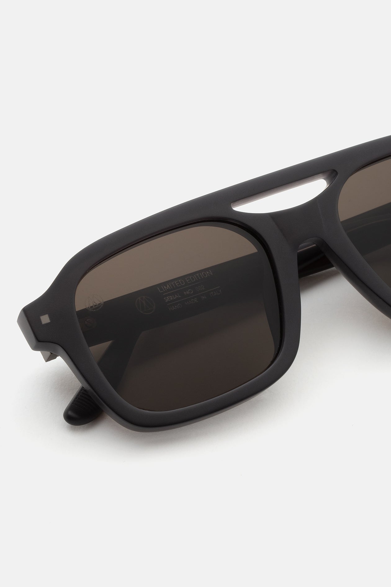 Vinicio Shadow Matte