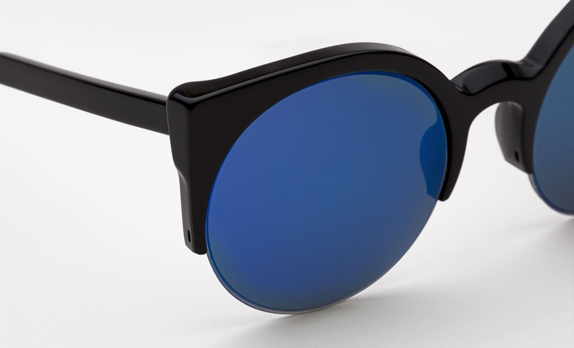 lucia black blue
